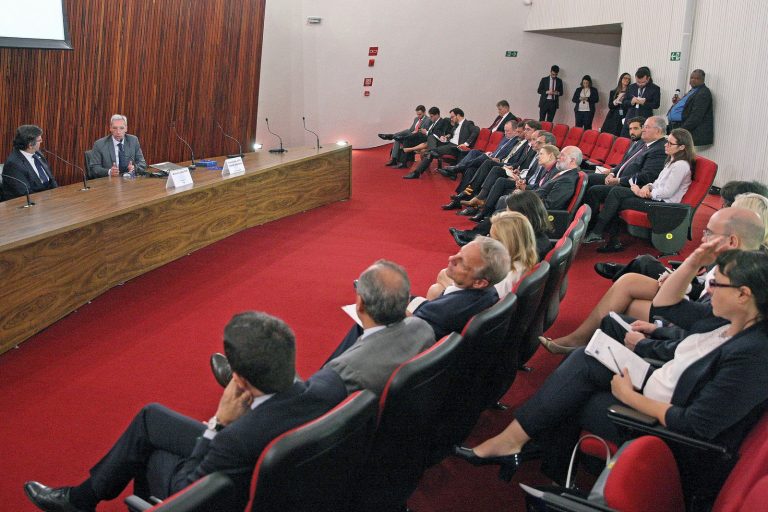 Extinção de processos do caso subvenções não inocenta deputados, afirma procuradora eleitoral