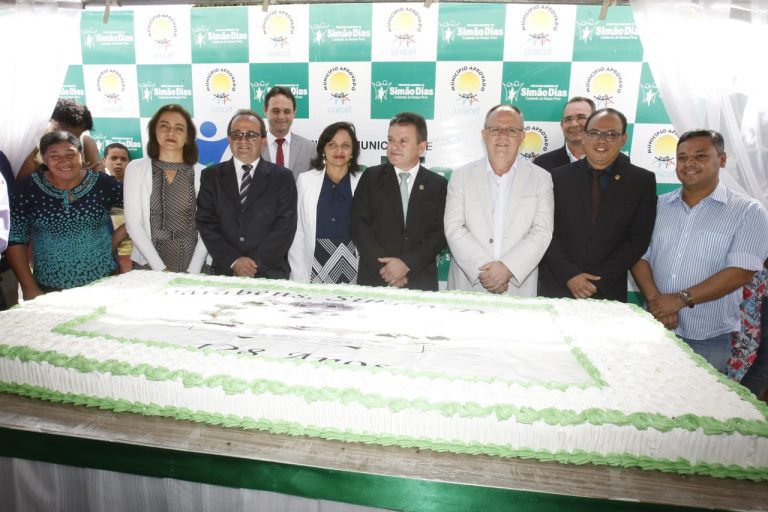 Simão Dias comemora aniversário com anúncio de um conjunto de investimentos no município