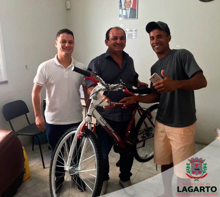 Prefeitura premia campeão da subida do mastro