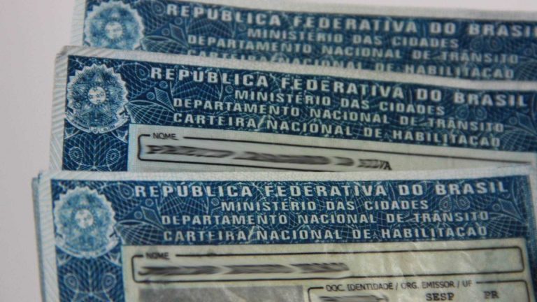 Devedores podem ter CNH e passaporte suspensos