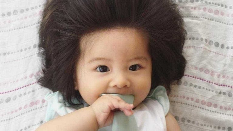 Nova bebê cabeluda conquista a web !