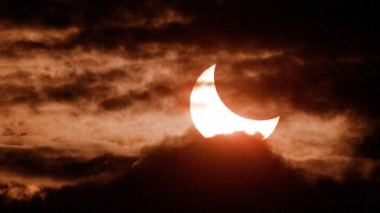 Saiba a que horas observar o eclipse em cada região do Brasil