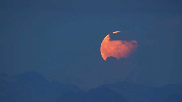Eclipse lunar mais longo do século será visível do Brasil
