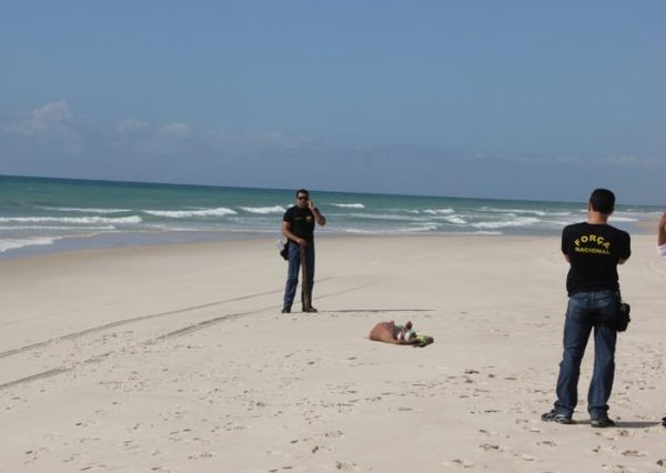 Homem é encontrado morto na Praia de Atalaia