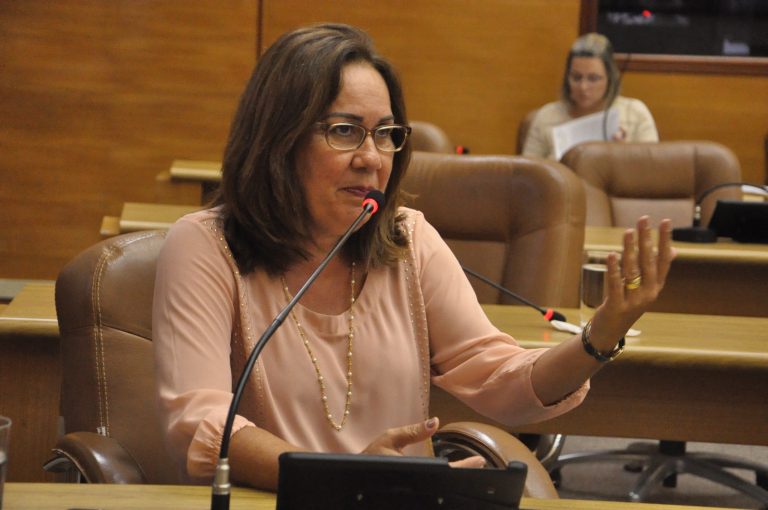 Deputada diz que prefeito de Lagarto comprou premiação com verba pública
