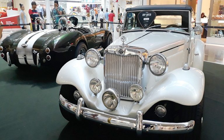Exposição de carros antigos acontece em shopping de Aracaju