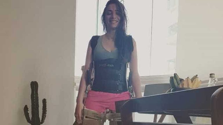 Ex-ginasta Lais Souza publica foto em que aparece de pé