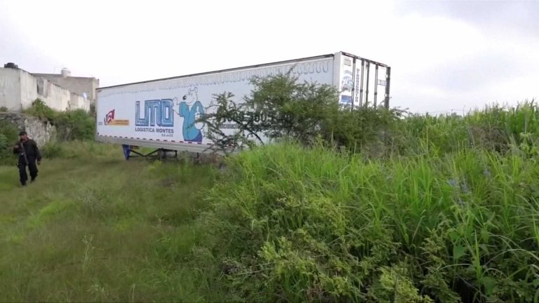 Polícia mexicana encontra caminhão abandonado com 150 corpos