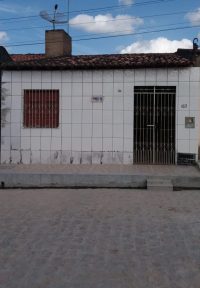 Vende-se casa na rua Travessa Laranjeiras
