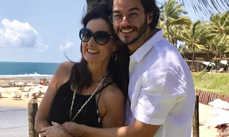 Fátima Bernardes comemora dez meses de namoro: ‘Não precisa coragem’