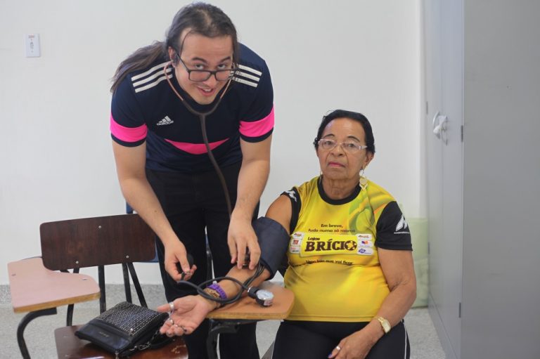 Idosos hipertensos recebem orientações no Centro de Simulações em Lagarto