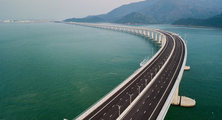Maior ponte marítima do mundo é inaugurada na China