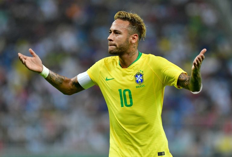 Capitão, garçom e falante, Neymar cumpre plano de Tite e se abre mais na seleção brasileira