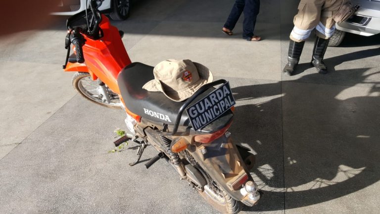 Guardas municipais e agentes de trânsito de Lagarto recuperam motocicleta