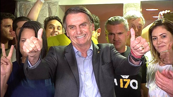 Bolsonaro diz em culto não ser o mais capacitado: ‘Mas Deus capacita os escolhidos’.