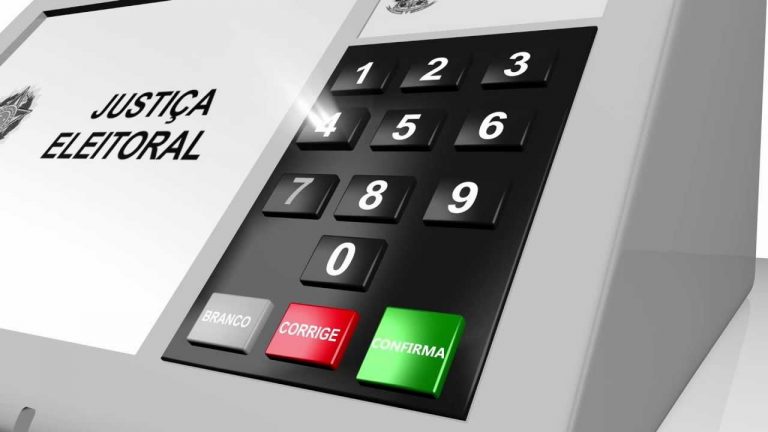 Novo balanço da Justiça Eleitoral indica 1.956 urnas substituídas.