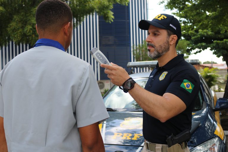 PRF reforça fiscalização nas estradas de Sergipe para o feriadão.