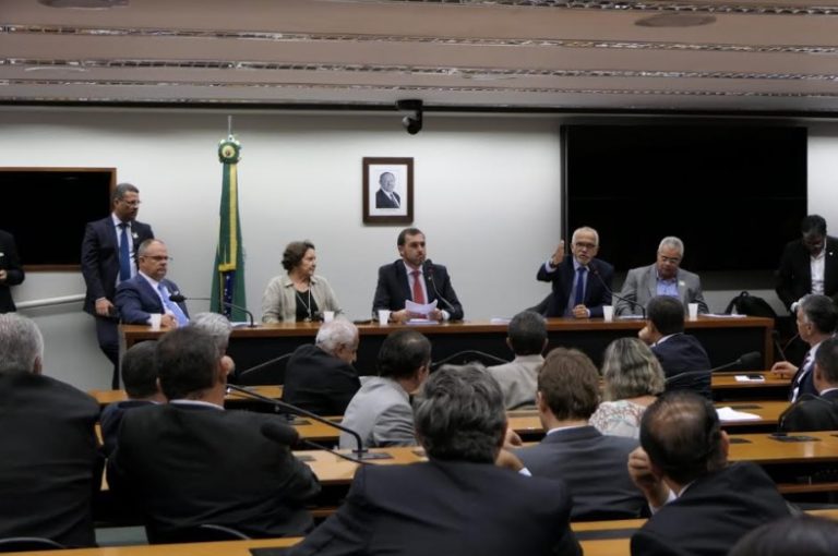 Bancada federal de SE aprova emenda de R$ 69 milhões para a Educação.