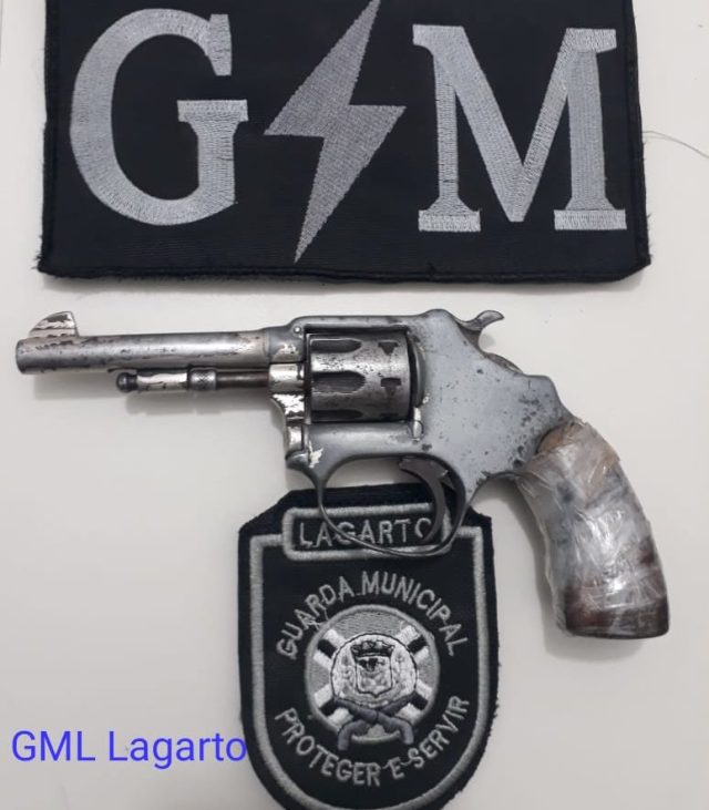 Guarda municipal de Lagarto apreende menor com arma de fogo que ameaçava alunos de uma escola .