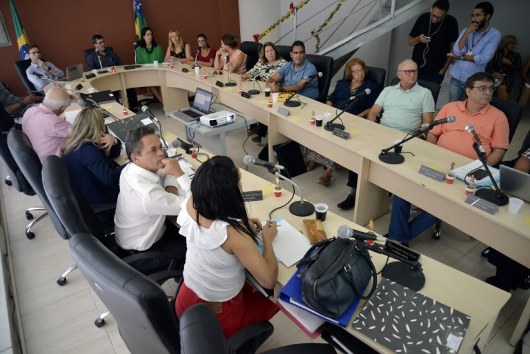 Secretário de Educação visita novas instalações do Conselho Estadual de Educação e conhece o ‘Escola Eficiente’.