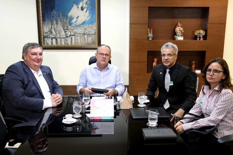Belivaldo recebe visita do superintendente do Banco do Brasil.