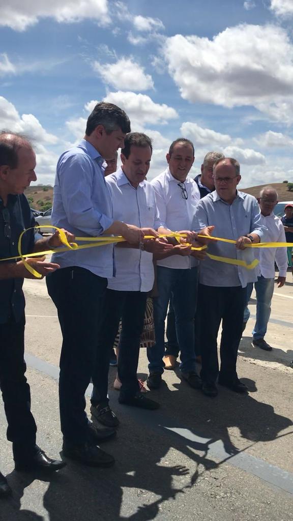 Belivaldo e ministro Valter Casimiro entregam 18km da duplicação da BR-101 em Sergipe.