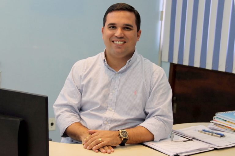 O advogado  Felizola é o novo Secretário da Casa Civil de Sergipe.