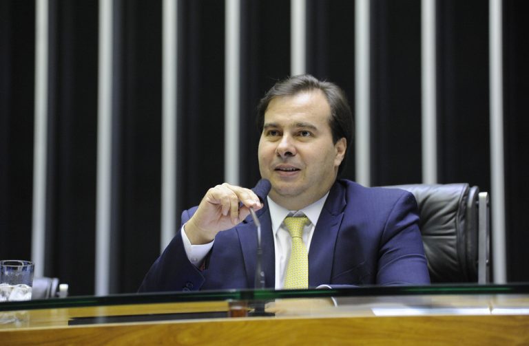 Planalto aposta em pressão de Maia sobre Centrão, e Francischini afasta novo adiamento na CCJ