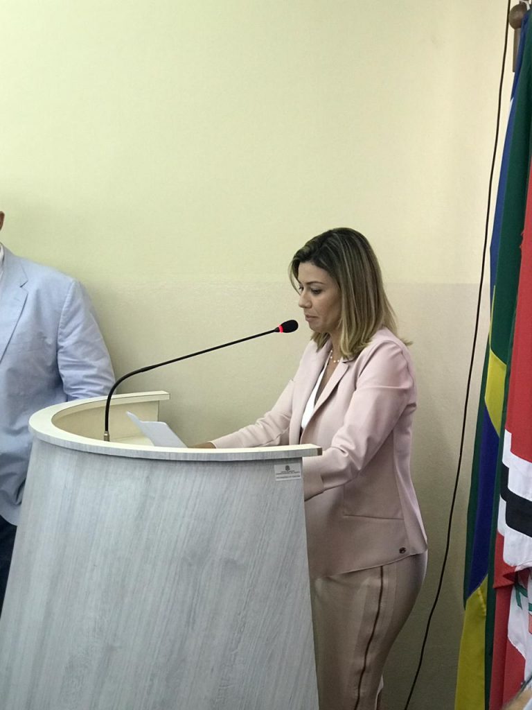 Em solenidade de posse, Prefeita em exercício garante continuidade dos serviços de qualidade .