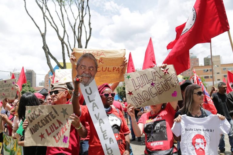 Começa interrogatório de Lula em processo da Lava Jato que apura reformas feitas em sítio de Atibaia.
