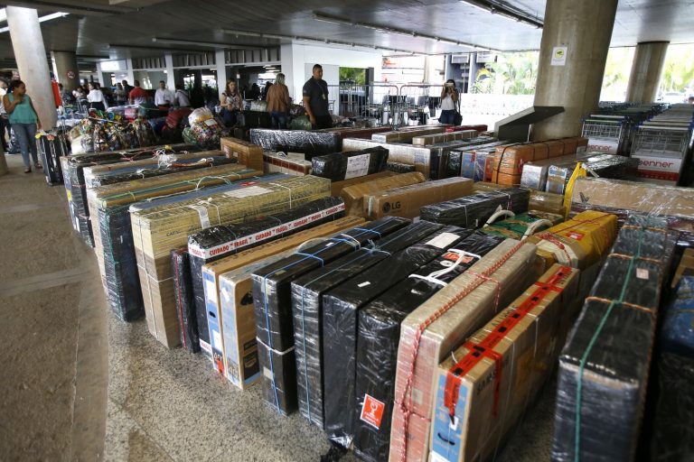 Saída de médicos cubanos deixa 12 cidades sem atendimento em Sergipe.