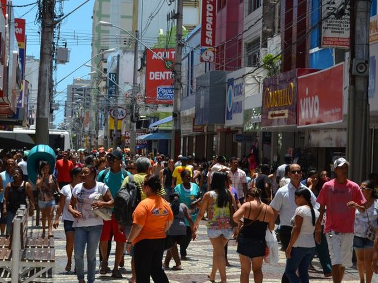 Expectativa de comerciantes é que mais de 1 milhão de sergipanos realizem compras para o Natal.