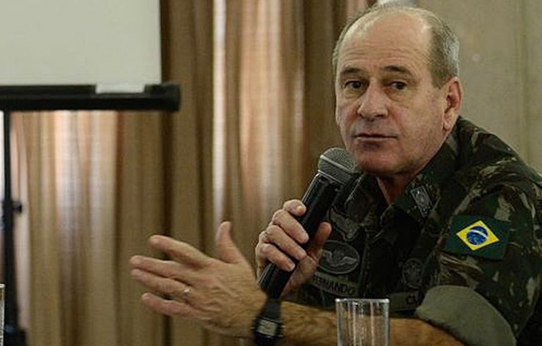 Bolsonaro anuncia general Fernando Azevedo e Silva para ministro da Defesa.