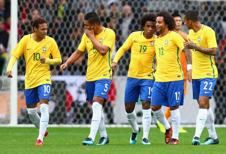 Seleção se despede de 2018 sem ganhar hexa e sem jogar no Brasil.