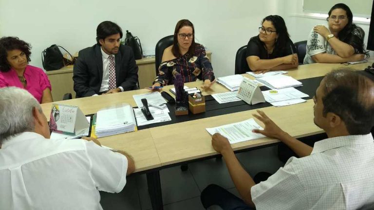 Prefeitura recebe Sindimed para viabilizar retorno dos profissionais em greve.