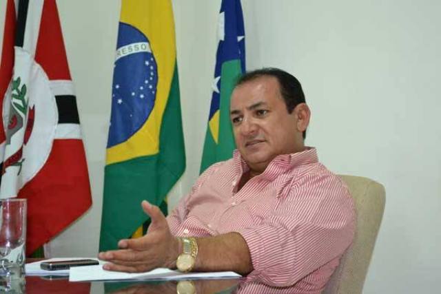 Pela Prefeitura de Lagarto, Valmir Monteiro diz aceitar compor com os Reis