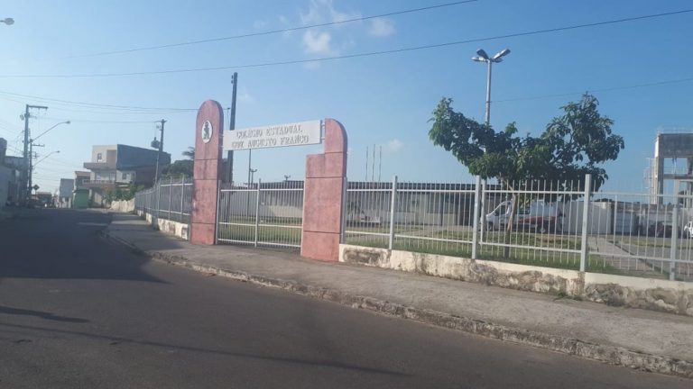 Homens armados invadem colégio em Aracaju