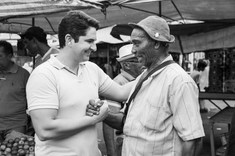 Gustinho Ribeiro consegue maquinário agrícola para Sergipe