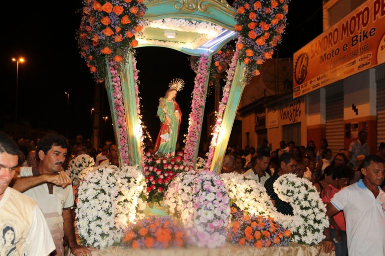 Hilda Ribeiro prestigia festa da padroeira na Colônia 13.