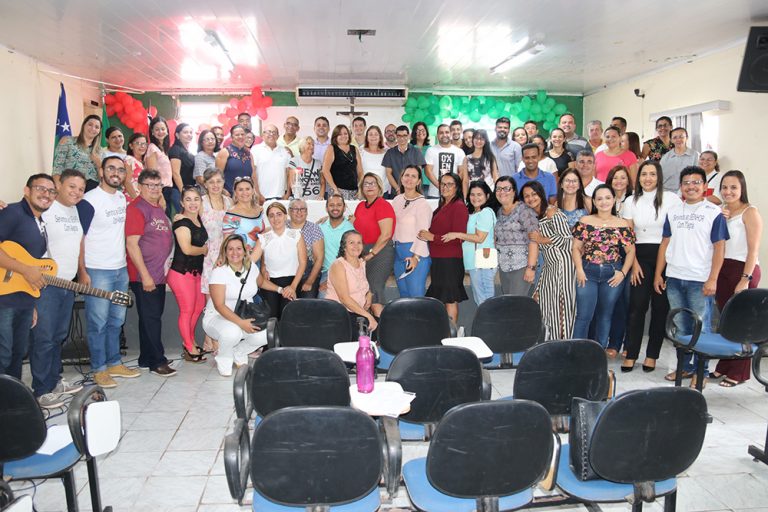Em confraternização natalina, servidores da Educação participam de missa em ação de graças