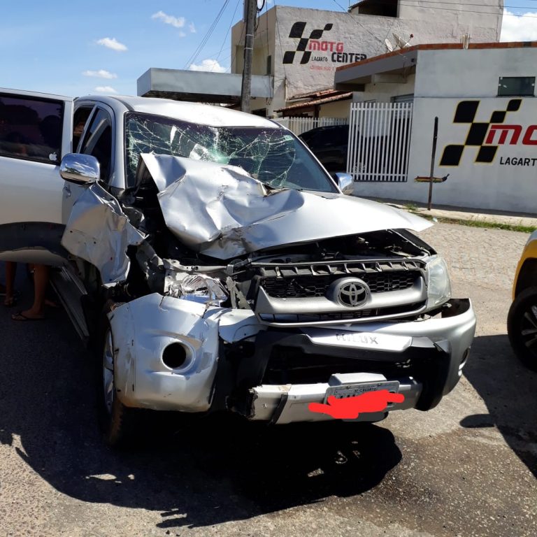 Caminhonete colide com cavalo próximo ao bar do Jacaré em Lagarto