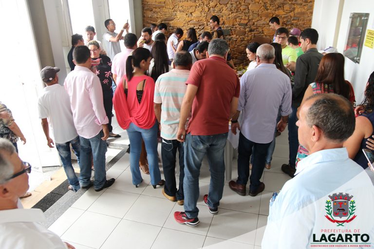 Servidores pagos em dias.