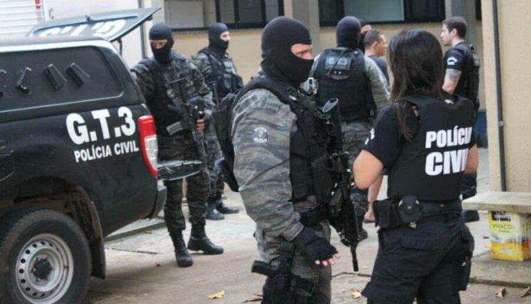 Casal de traficantes é preso com cerca de 100 quilos de maconha
