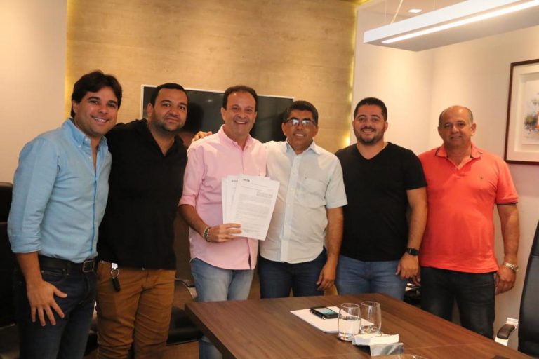 Prefeitos assinam mais de 20 Milhões em convênios viabilizados por André