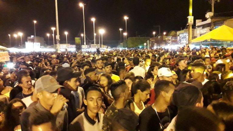 O tradicional Natal da Colônia 13 atraiu milhares de pessoas