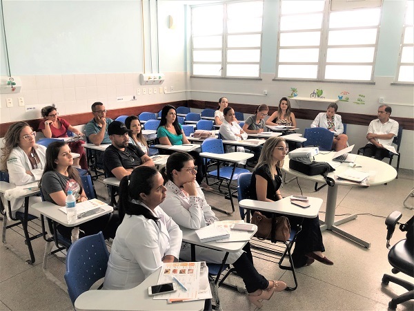 Enfermeiros do HUL passam por capacitação em coberturas e curativos