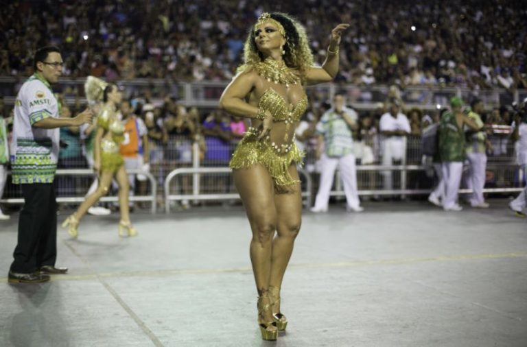 Celebridades aproveitam o fim de semana de ensaios para o Carnaval