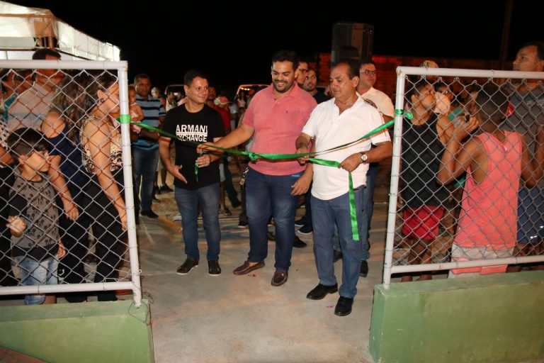 Comunidade do Luiz Freire é beneficiada com quadra poliesportiva