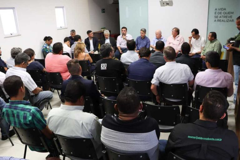 Representantes do Governo participam de reunião para debater situação da Fafen