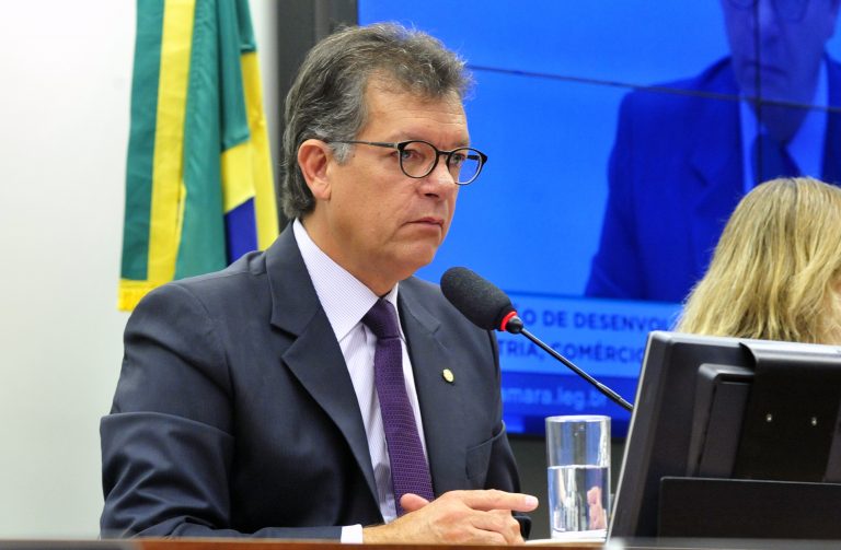Laércio Oliveira discute dificuldades dos produtores de leite
